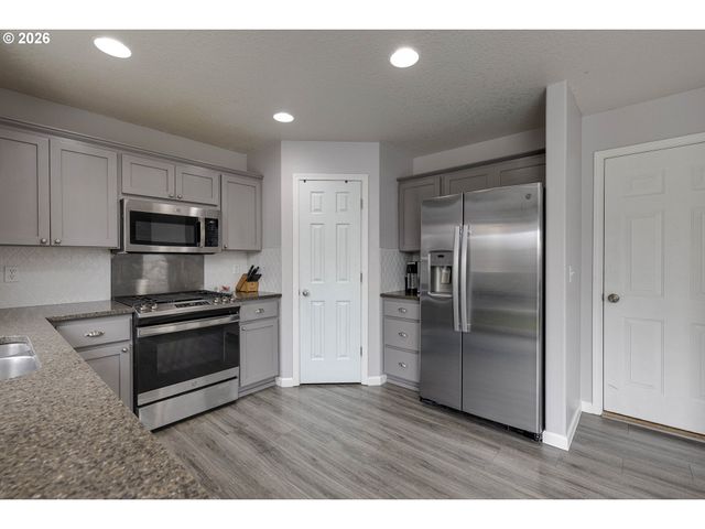 2149 Ne GRANDHAVEN St, Mc Minnville, OR 97128