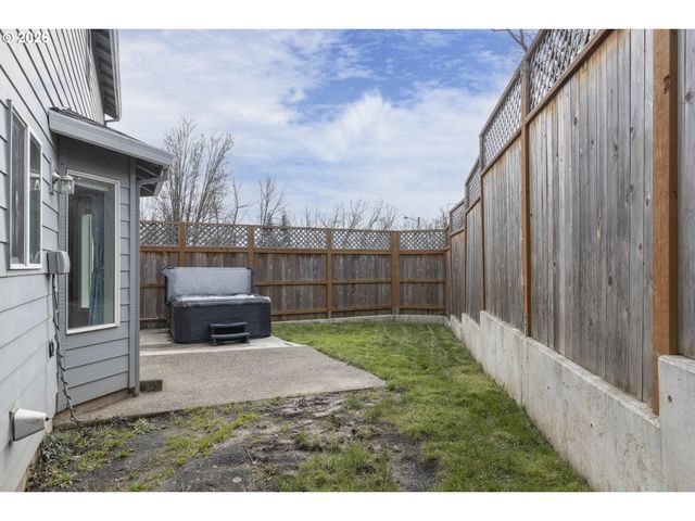 2149 Ne GRANDHAVEN St, Mc Minnville, OR 97128