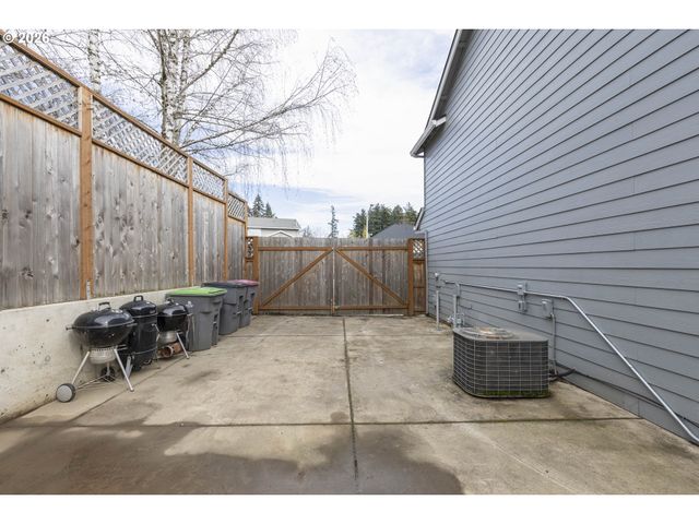 2149 Ne GRANDHAVEN St, Mc Minnville, OR 97128