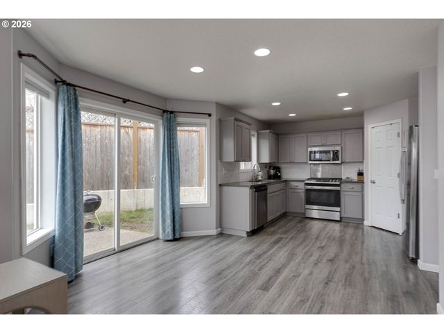 2149 Ne GRANDHAVEN St, Mc Minnville, OR 97128