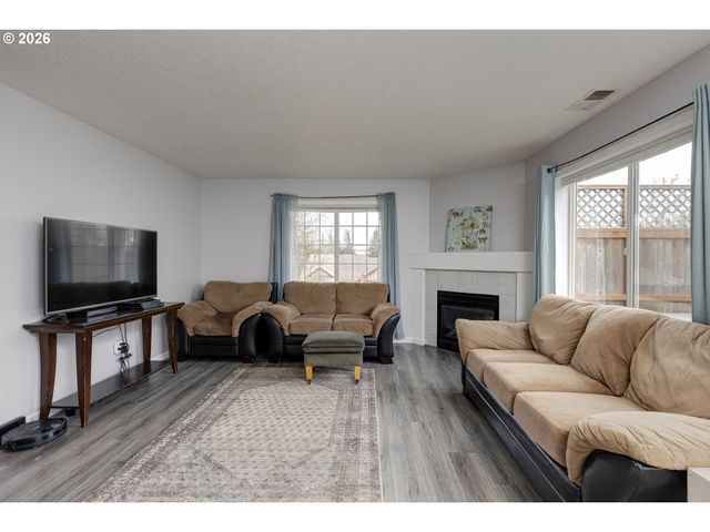 2149 Ne GRANDHAVEN St, Mc Minnville, OR 97128