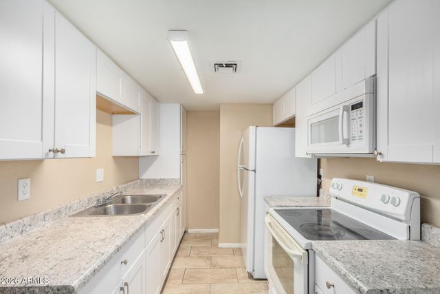 860 E Brown Road 18, Mesa, AZ 85203
