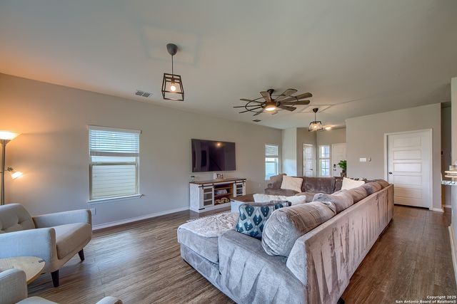 7421 SUMMER BLOSSOM CT, Converse, TX 78109