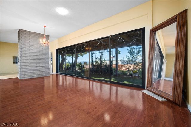 6744 Mountridge Drive, Las Vegas, NV 89110