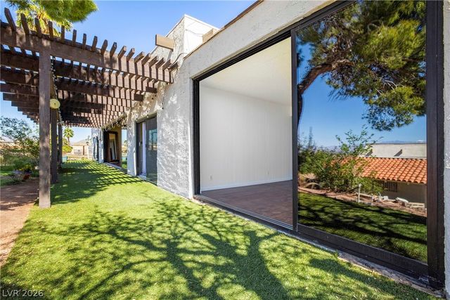 6744 Mountridge Drive, Las Vegas, NV 89110