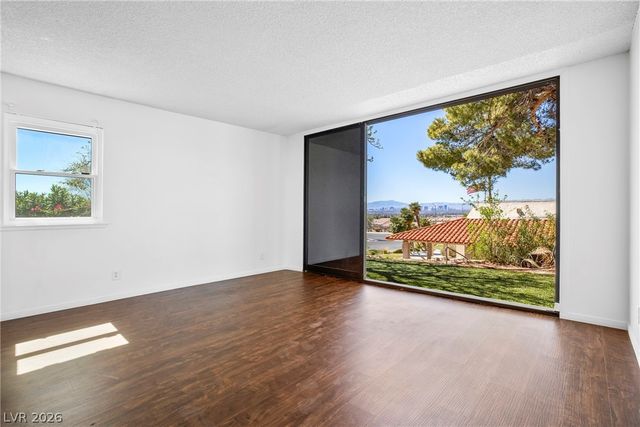 6744 Mountridge Drive, Las Vegas, NV 89110