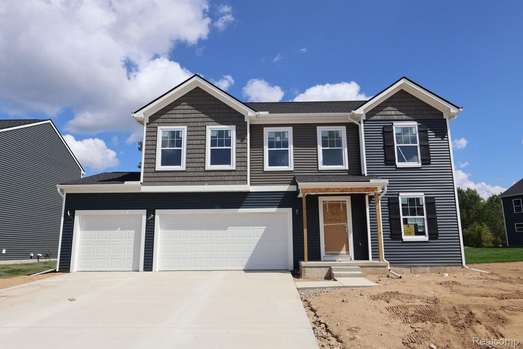 366 Edge Brook Drive, Holly Township, MI 48442