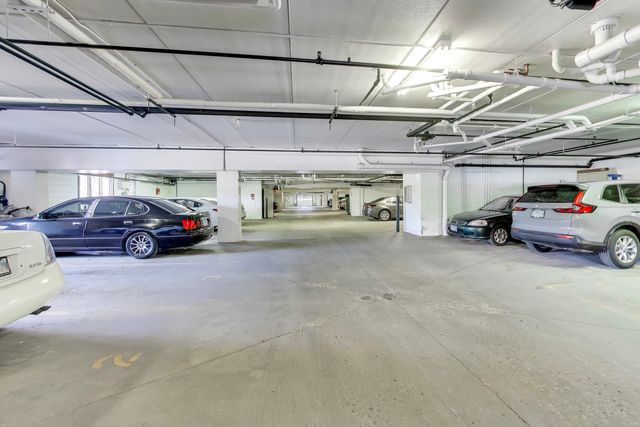 6980 W Touhy Avenue 402, Niles, IL 60714