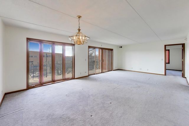 6980 W Touhy Avenue 402, Niles, IL 60714