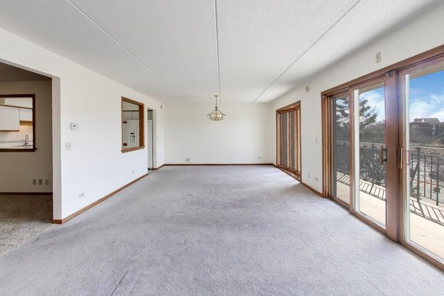 6980 W Touhy Avenue 402, Niles, IL 60714