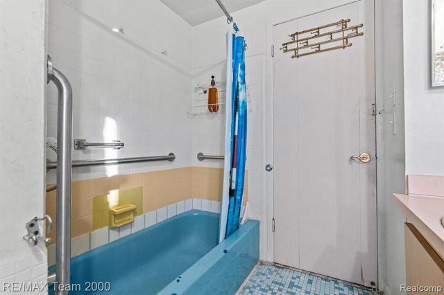 4111 Rose Mary Drive, Sterling Heights, MI 48310