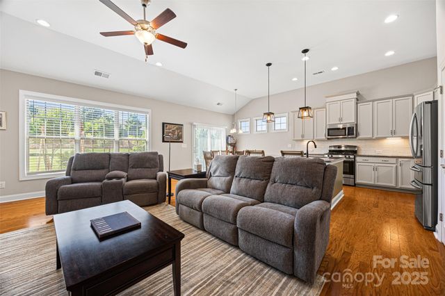 1108 Mayapple Way, Belmont, NC 28012