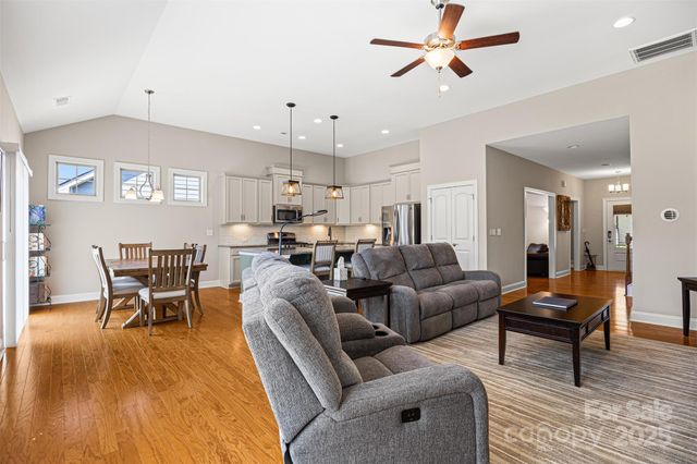 1108 Mayapple Way, Belmont, NC 28012