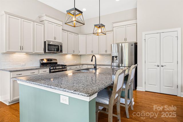1108 Mayapple Way, Belmont, NC 28012