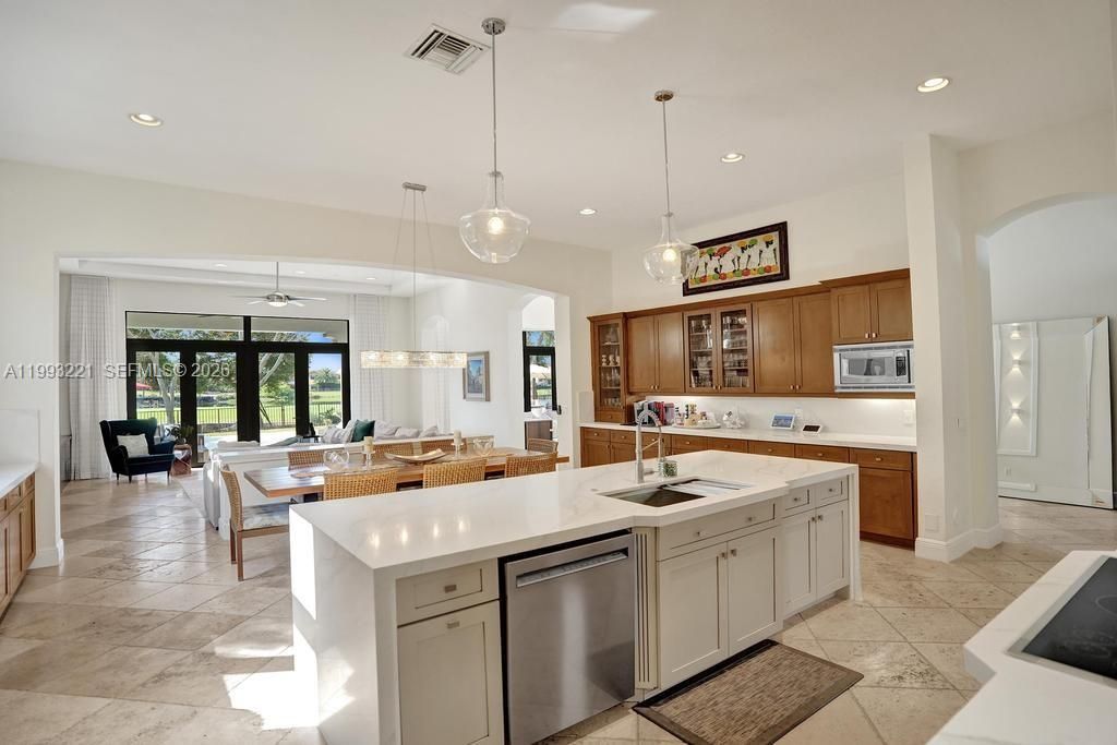 Image 12 of property listing at 10292 Emerson St, Parkland, FL 33076