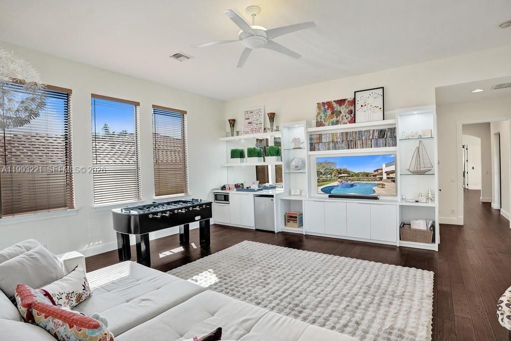 Image 37 of property listing at 10292 Emerson St, Parkland, FL 33076