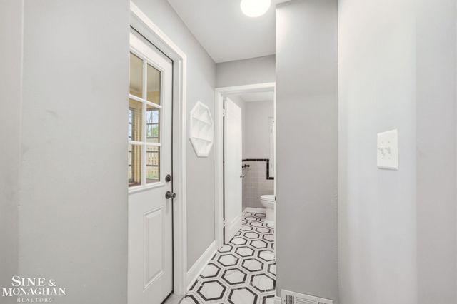 9155 Grayton Street, Detroit, MI 48224