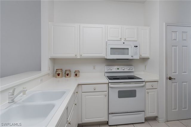 3972 Bishopwood CT E 2-203, Naples, FL 34114