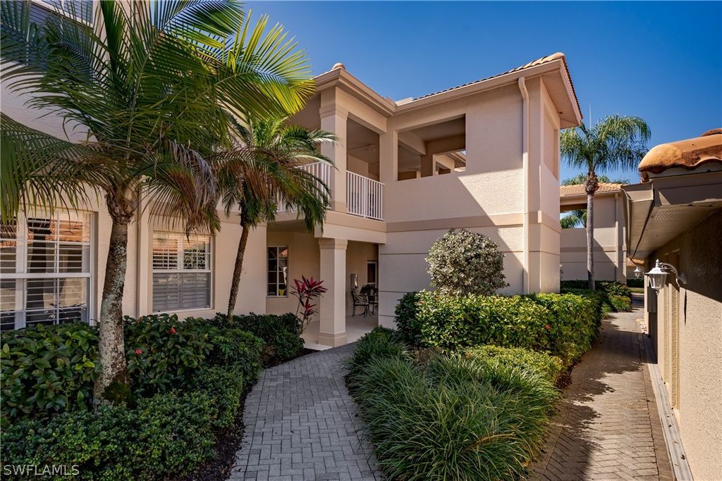3972 Bishopwood CT E 2-203, Naples, FL 34114