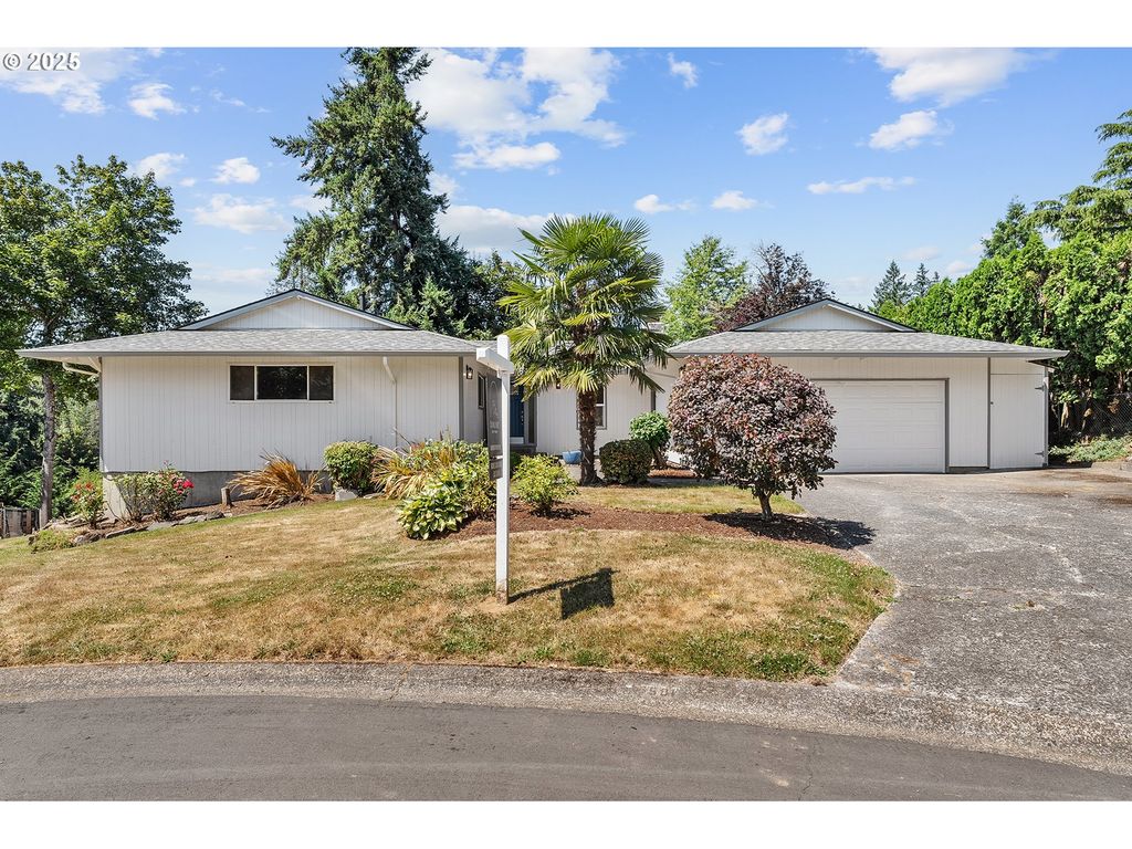 16581 Se STONEYBROOK Ct, Clackamas, OR 97015