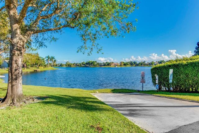 12842 Meadowbend Drive, Wellington, FL 33414