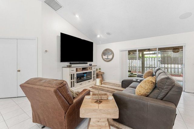 12842 Meadowbend Drive, Wellington, FL 33414