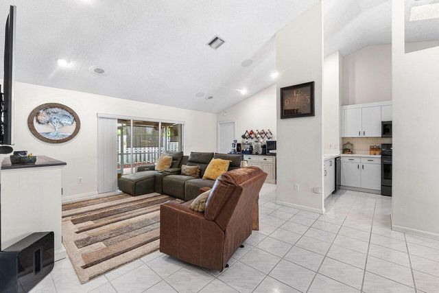 12842 Meadowbend Drive, Wellington, FL 33414