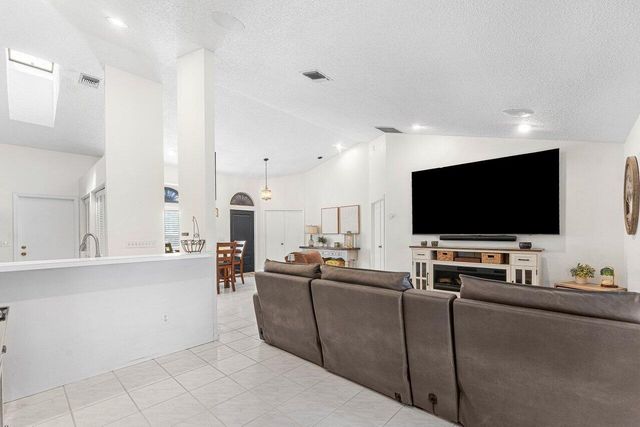 12842 Meadowbend Drive, Wellington, FL 33414