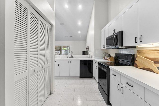 12842 Meadowbend Drive, Wellington, FL 33414