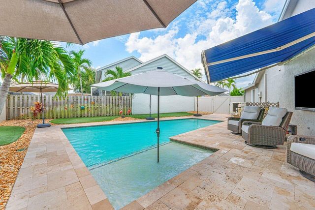 12842 Meadowbend Drive, Wellington, FL 33414