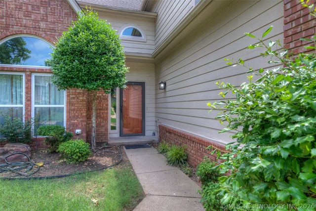 9215 S Erie Avenue, Tulsa, OK 74137