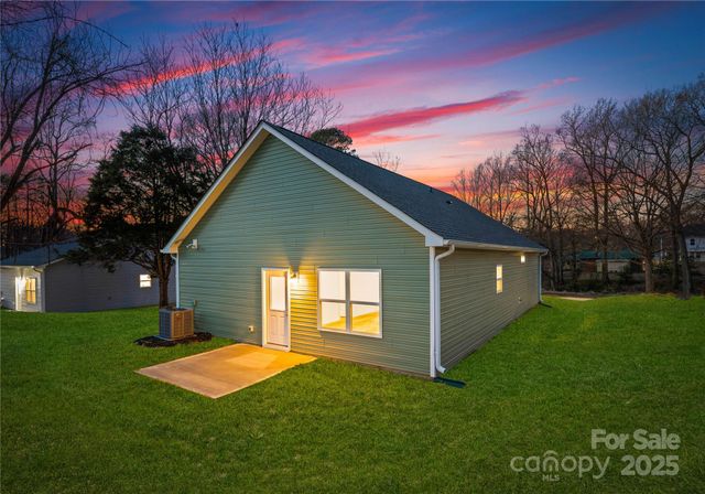 1707 Warren Avenue, Gastonia, NC 28054