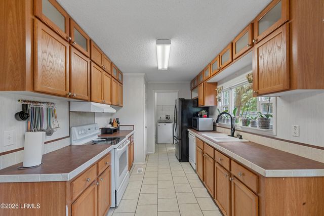 122 Bonaire Circle, Beaufort, SC 29906