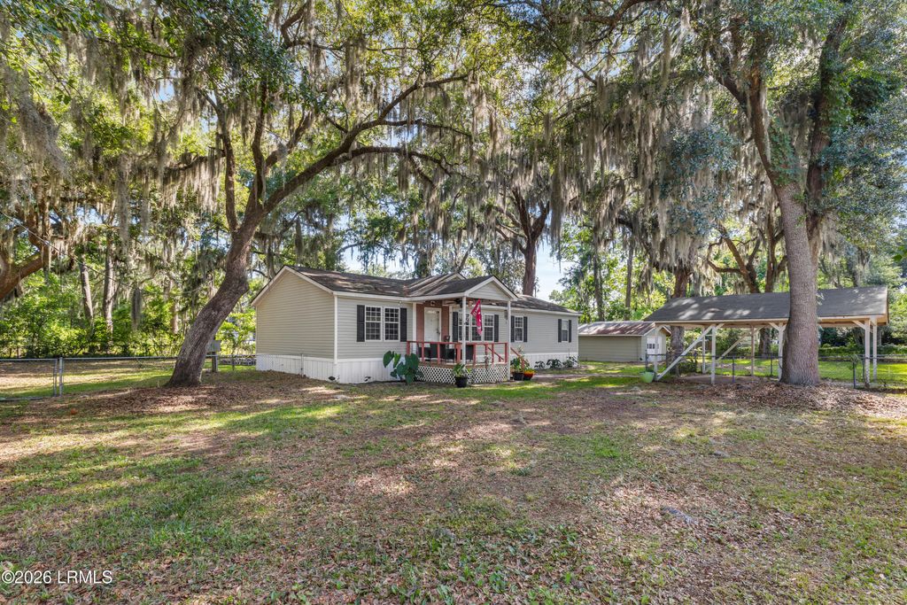 122 Bonaire Circle, Beaufort, SC 29906