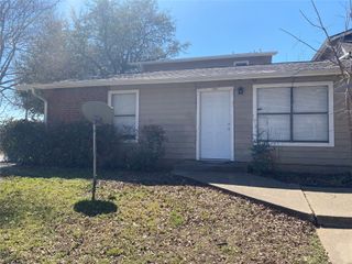 2166 Knoll Crest Drive, Arlington, TX 76014