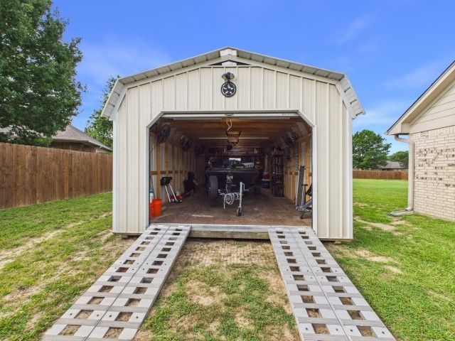 6080 Sunrise Court, Athens, TX 75752