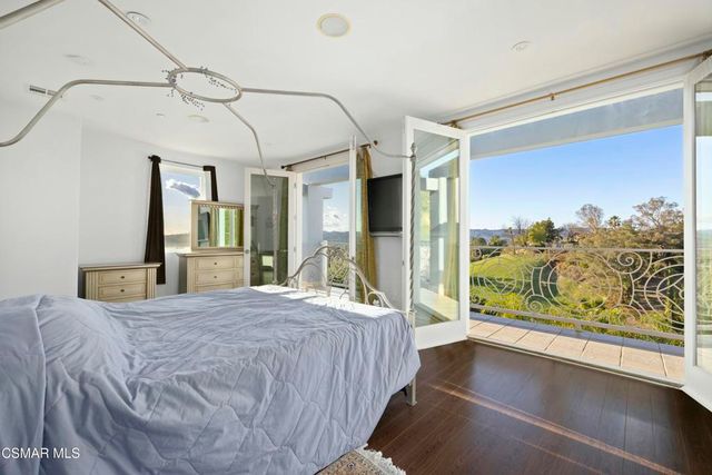 22442 Sueno Road, Woodland Hills, CA 91364
