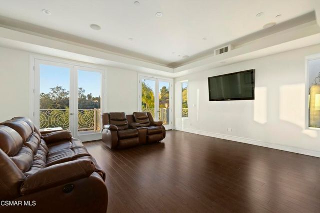 22442 Sueno Road, Woodland Hills, CA 91364