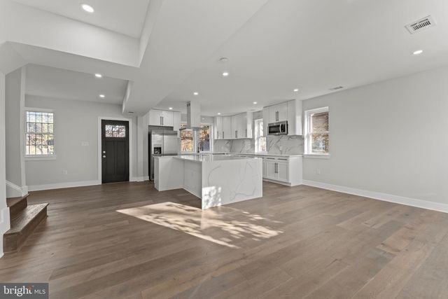 33 NICHOLSON ST NW, Washington, DC 20011