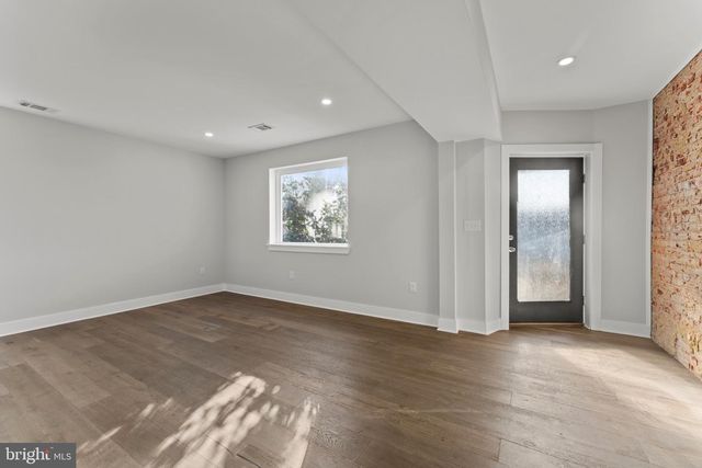 33 NICHOLSON ST NW, Washington, DC 20011