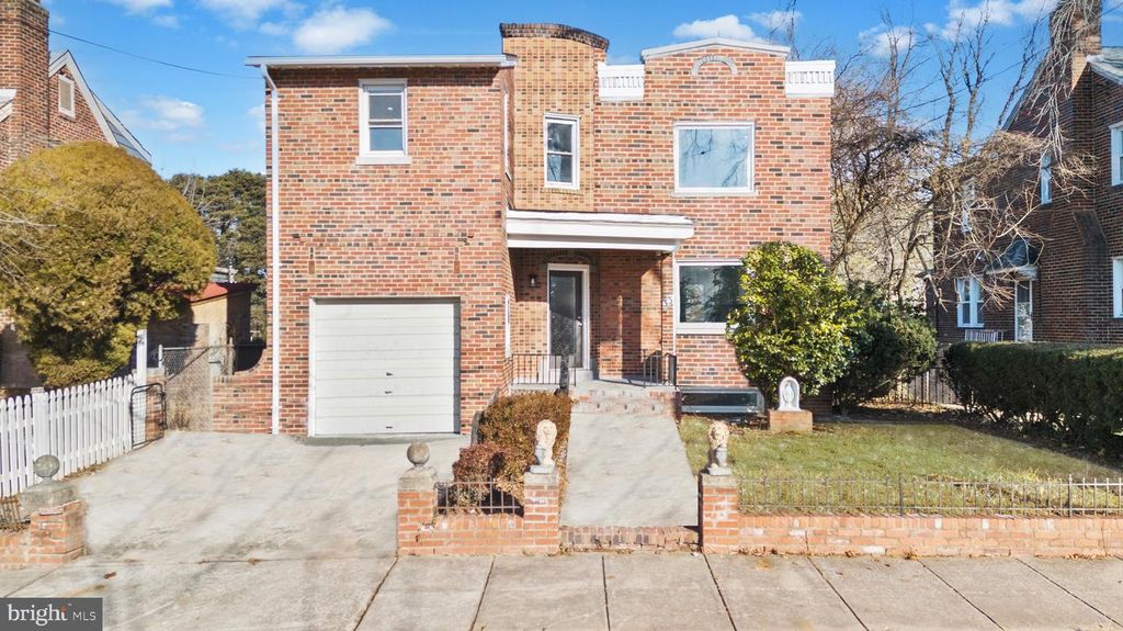 33 NICHOLSON ST NW, Washington, DC 20011