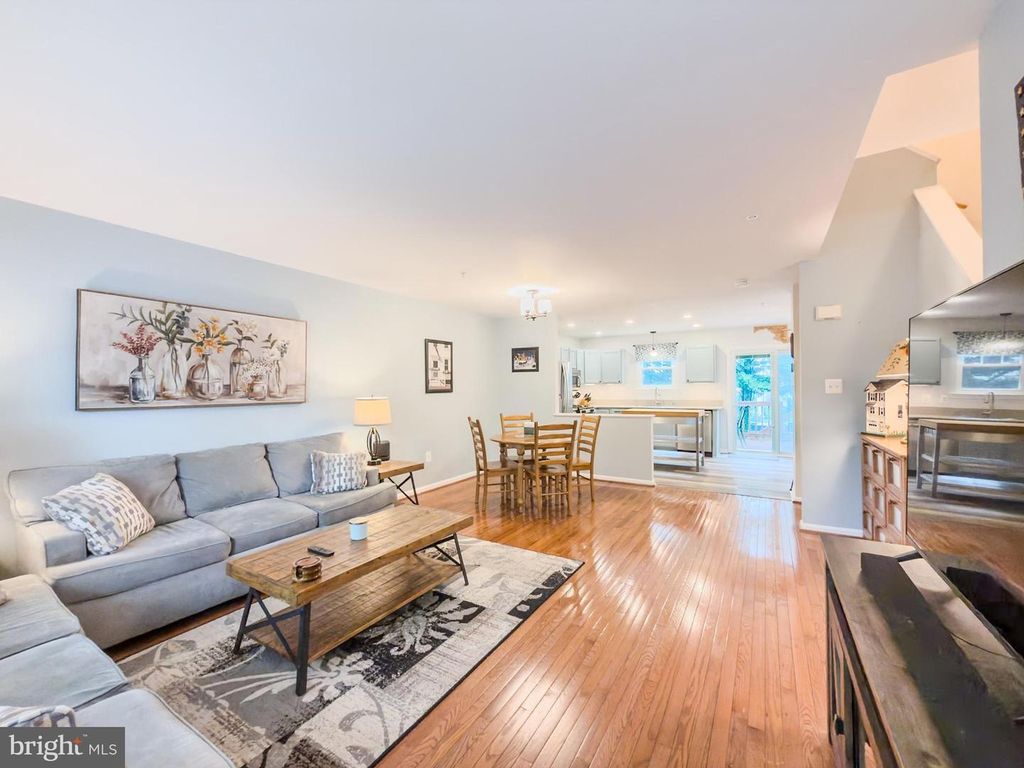 Image 10 of property listing at 406 BLOSSOM LN, Frederick, MD 21701