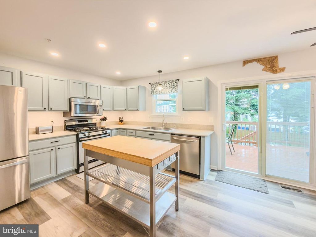 Image 11 of property listing at 406 BLOSSOM LN, Frederick, MD 21701