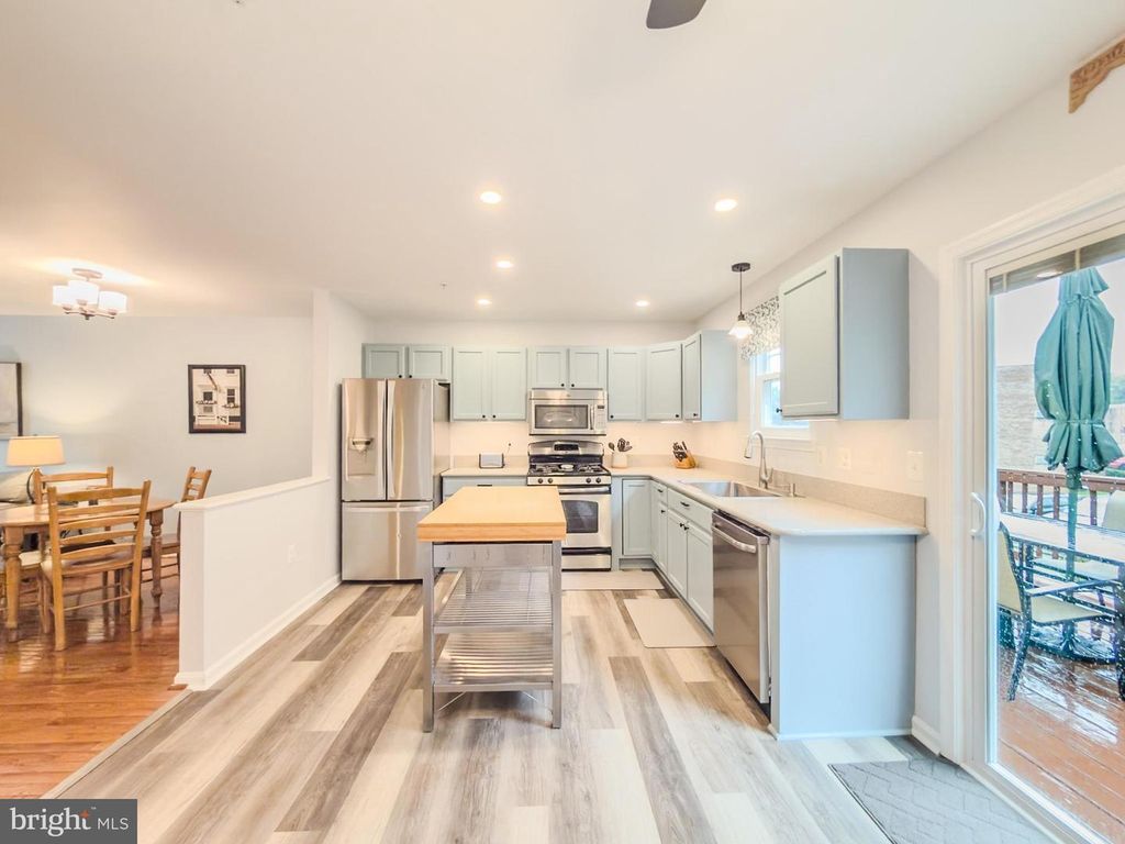 Image 12 of property listing at 406 BLOSSOM LN, Frederick, MD 21701