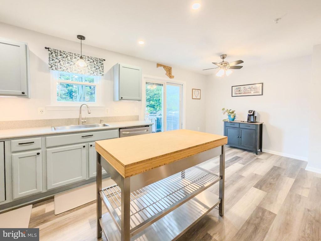 Image 14 of property listing at 406 BLOSSOM LN, Frederick, MD 21701