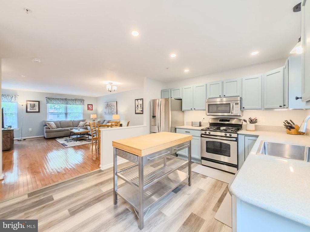 Image 2 of property listing at 406 BLOSSOM LN, Frederick, MD 21701