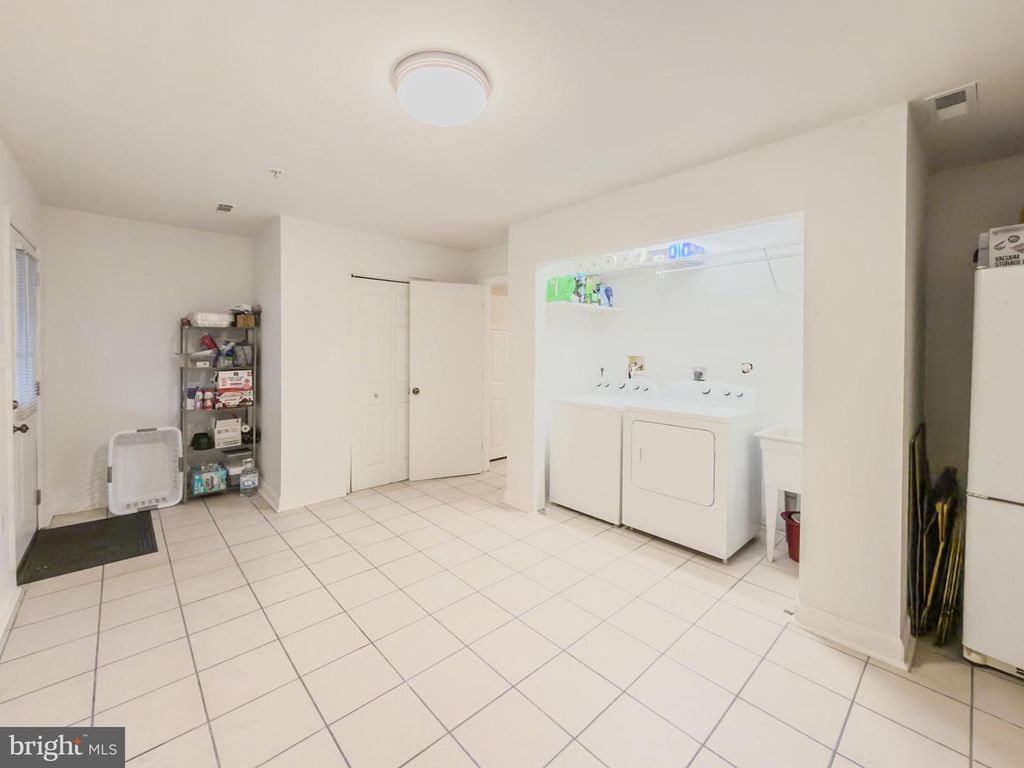 Image 35 of property listing at 406 BLOSSOM LN, Frederick, MD 21701