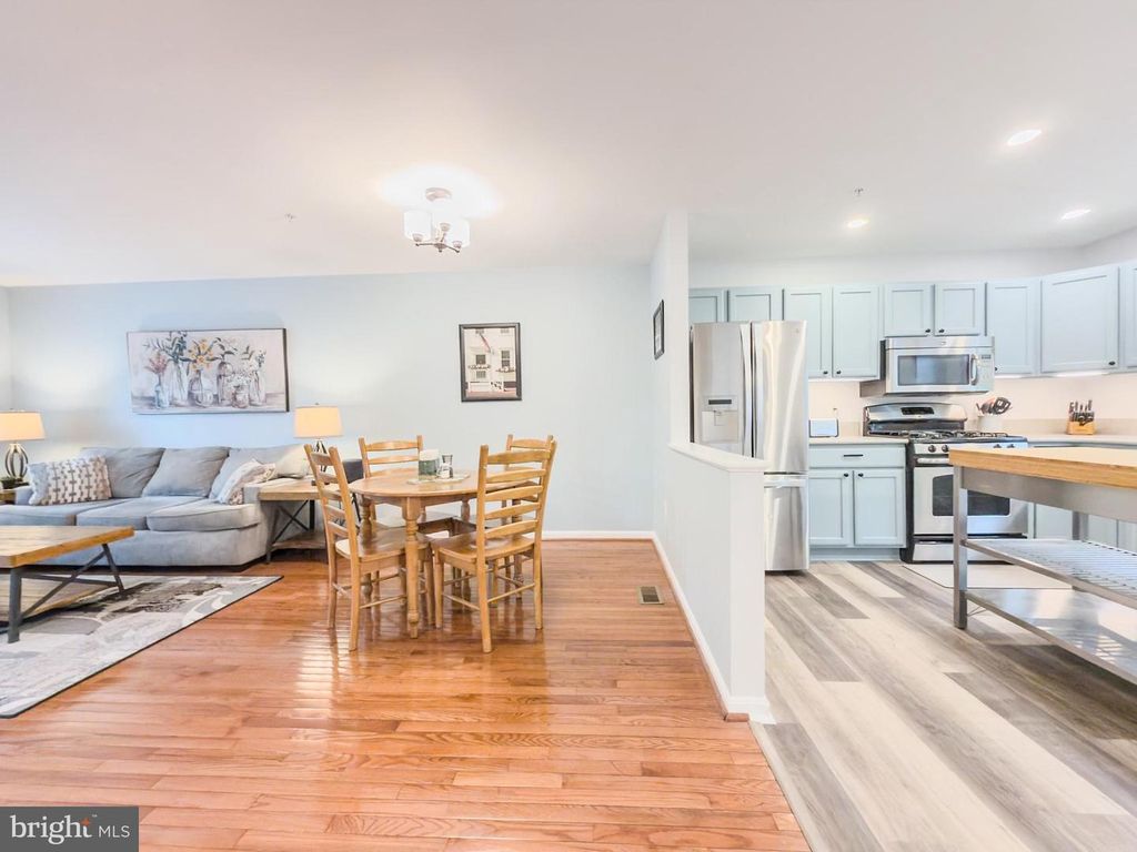 Image 6 of property listing at 406 BLOSSOM LN, Frederick, MD 21701