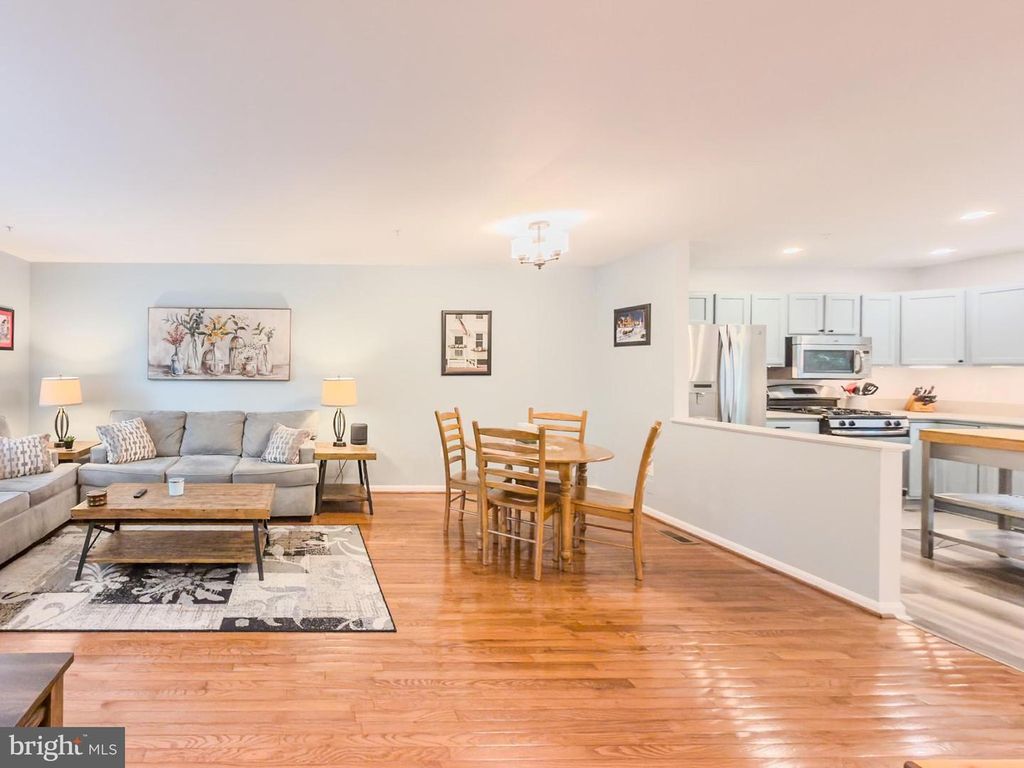 Image 7 of property listing at 406 BLOSSOM LN, Frederick, MD 21701