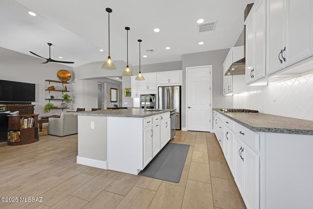 13385 N Cape Marigold Drive, Oro Valley, AZ 85755